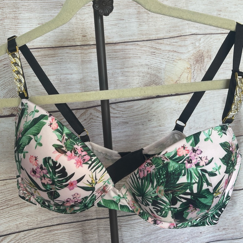 Victoria Secret 38c very sexy push up bra